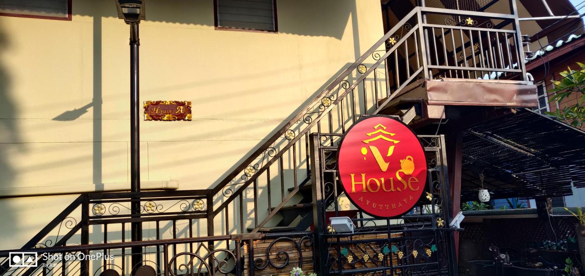 V House Hotel Phra Nakhon Si Ayutthaya Exterior photo